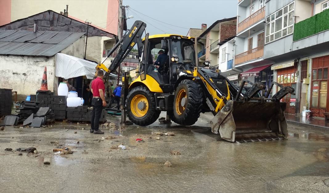 Yaz ortasında bir ilimizi sel aldı 6